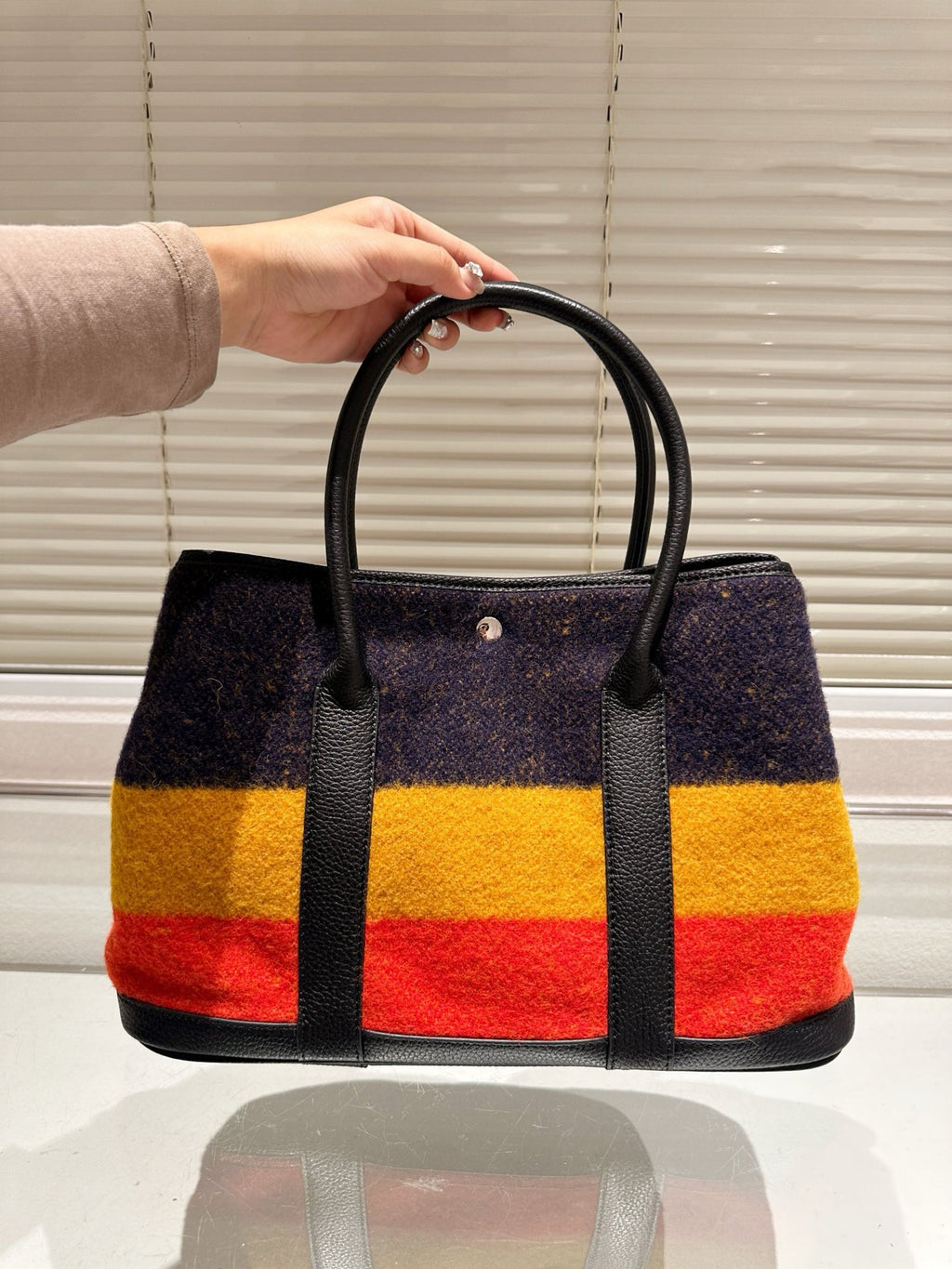 H Woolen colorblock garden bag 0724101017
