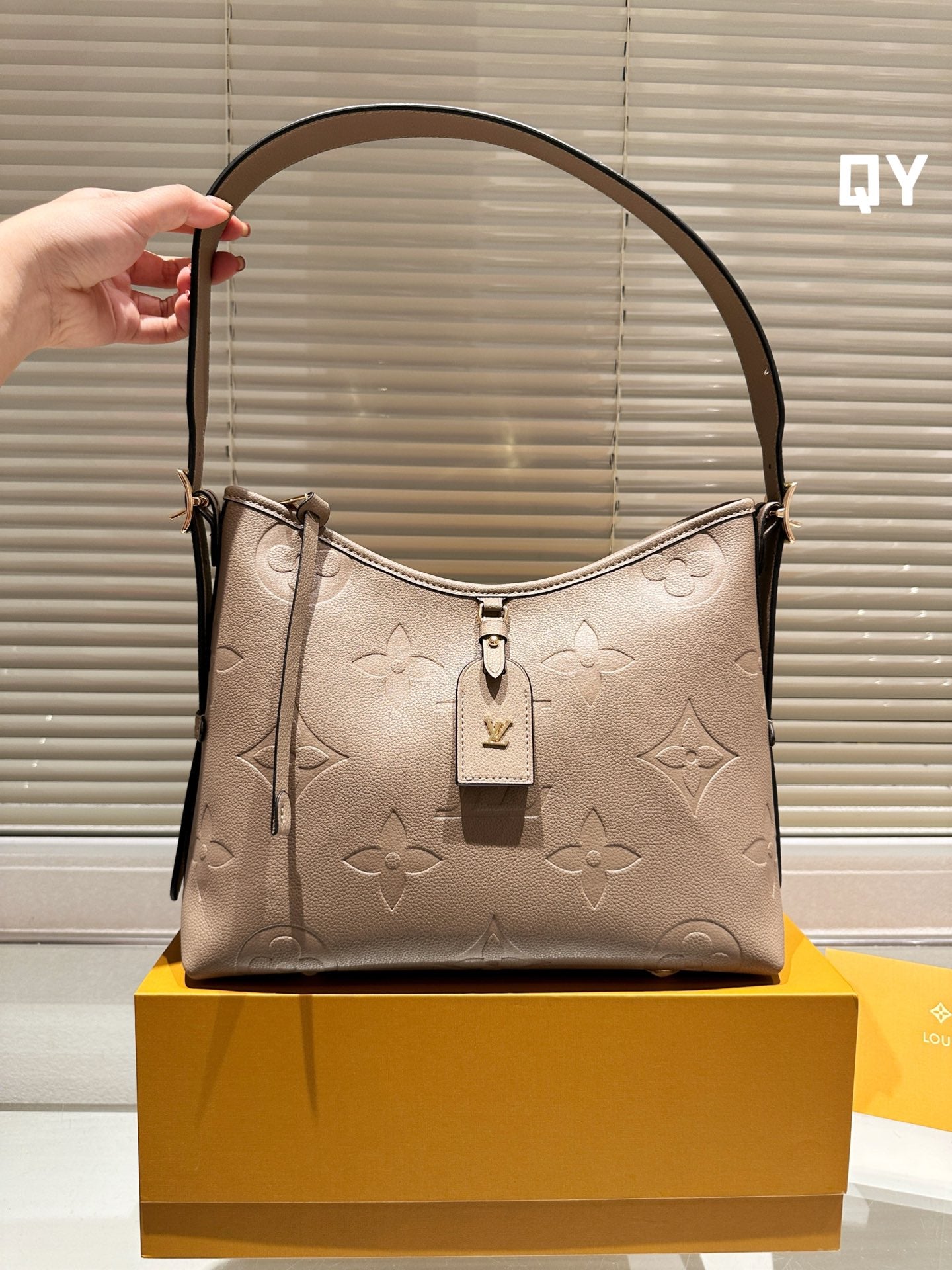 V fashion print Carryall new commuter bag 0724061303