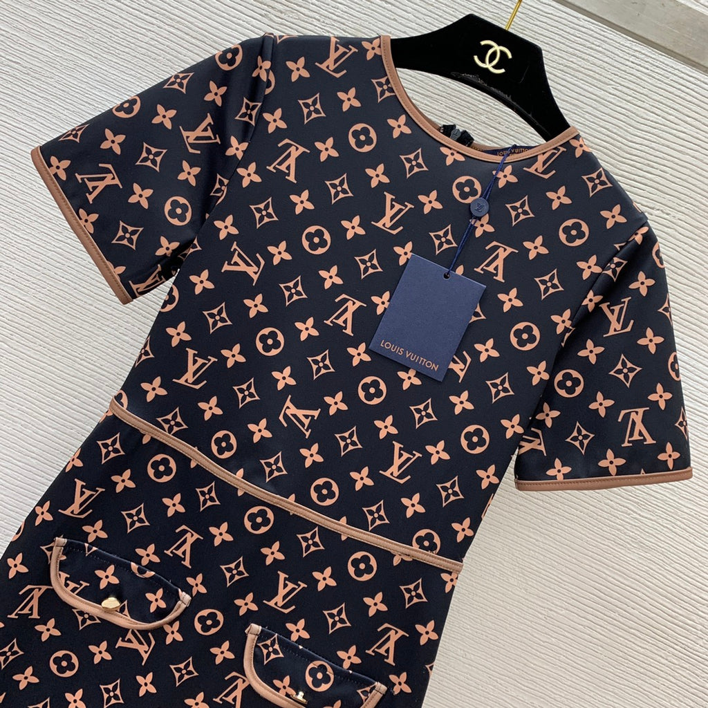 V all over presbyopia letter logo printed slim fit dress 0724052302