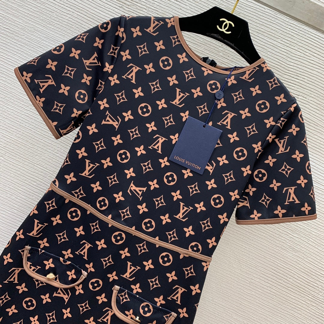 V all over presbyopia letter logo printed slim fit dress 0724052302