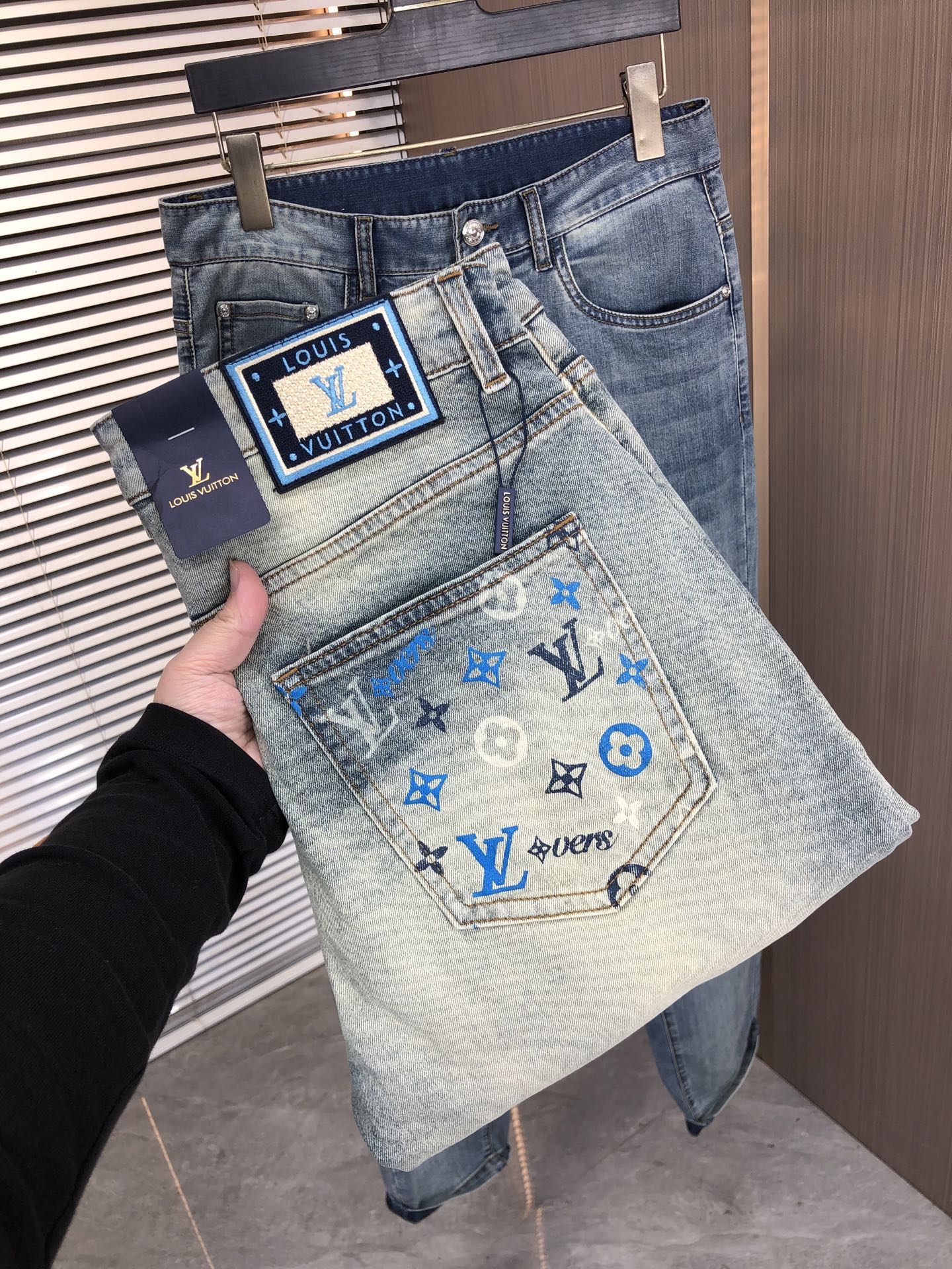 V Spring/Summer Slim Fit Straight Leg Jeans 0726051911