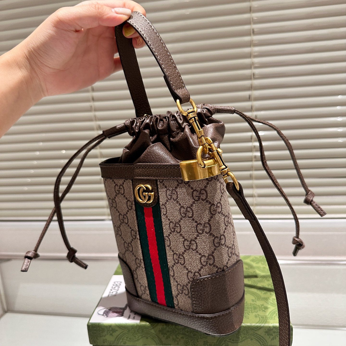 Classic Ophidia triangle bucket bag XC1823092002