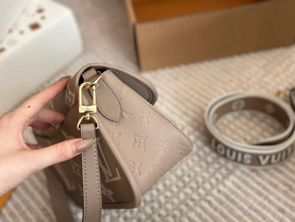 Ladies Fashion Baguette Bag 0724021902