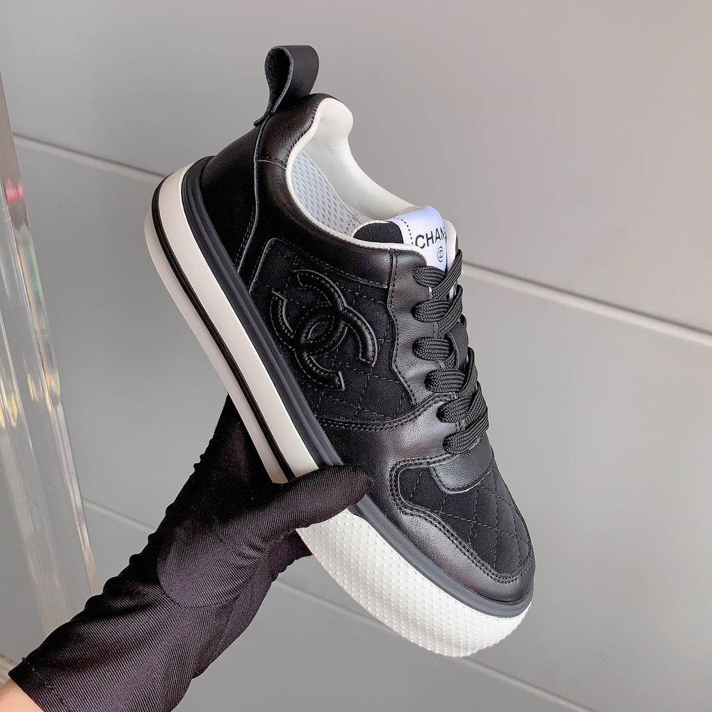 Classic versatile rhombus sneakers 1824061007