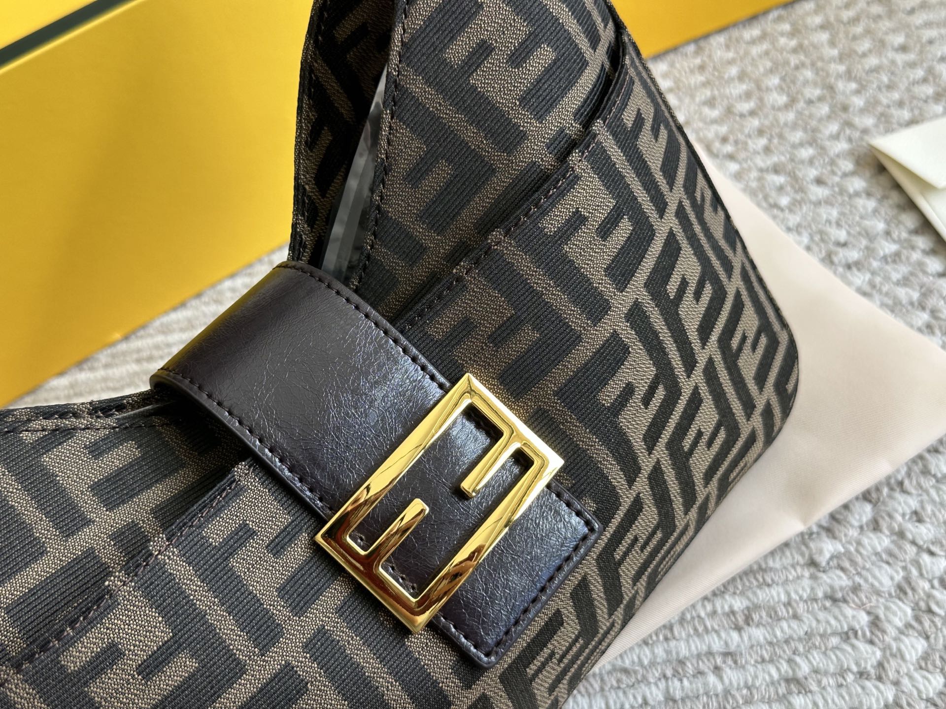 Fashionable single-shoulder Baguette Bag 0725090902