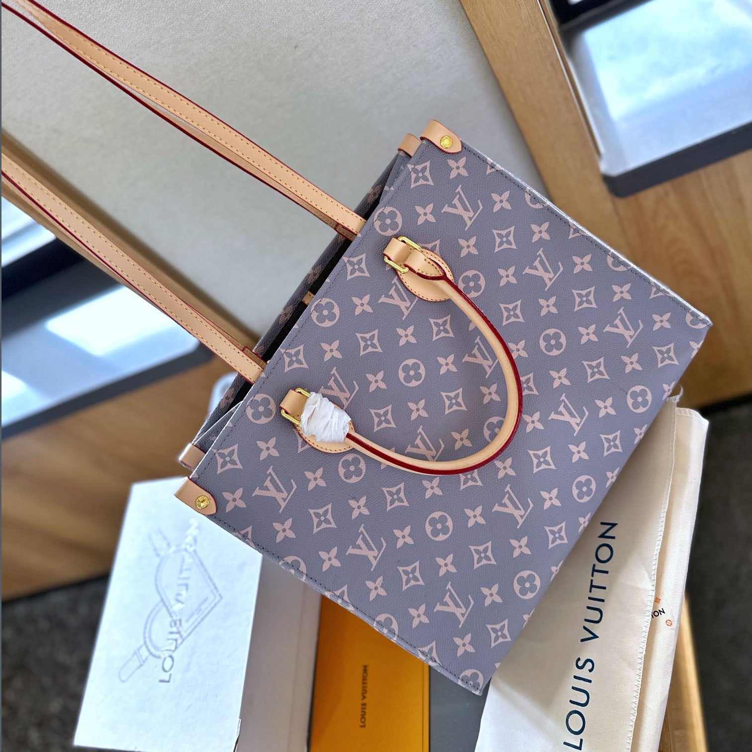L OnTheGo Medium Handbag XC24092426