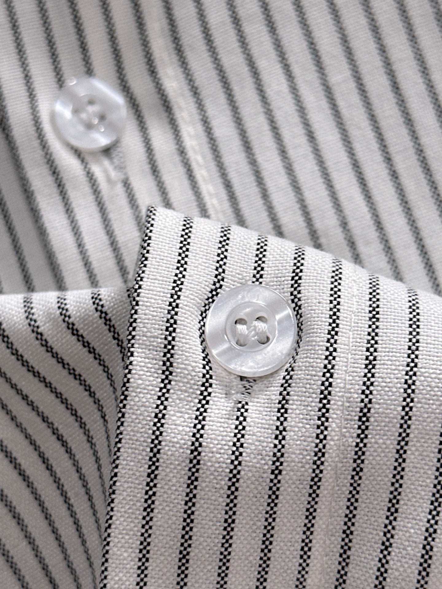 V Spring/Summer White Vertical Stripes Shirt 0726052715
