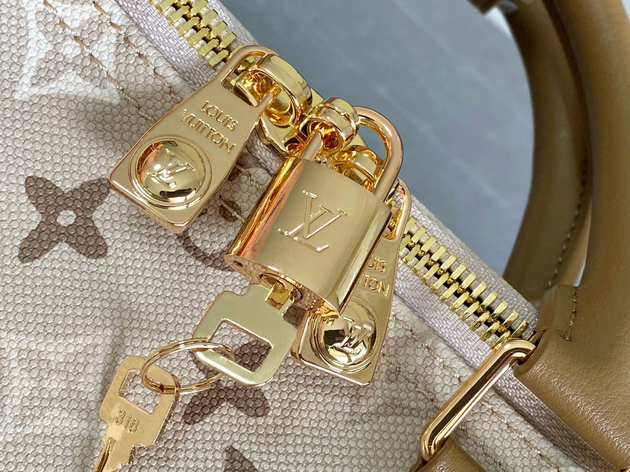 L & V Stylish Canvas Travel Tag M0726051909