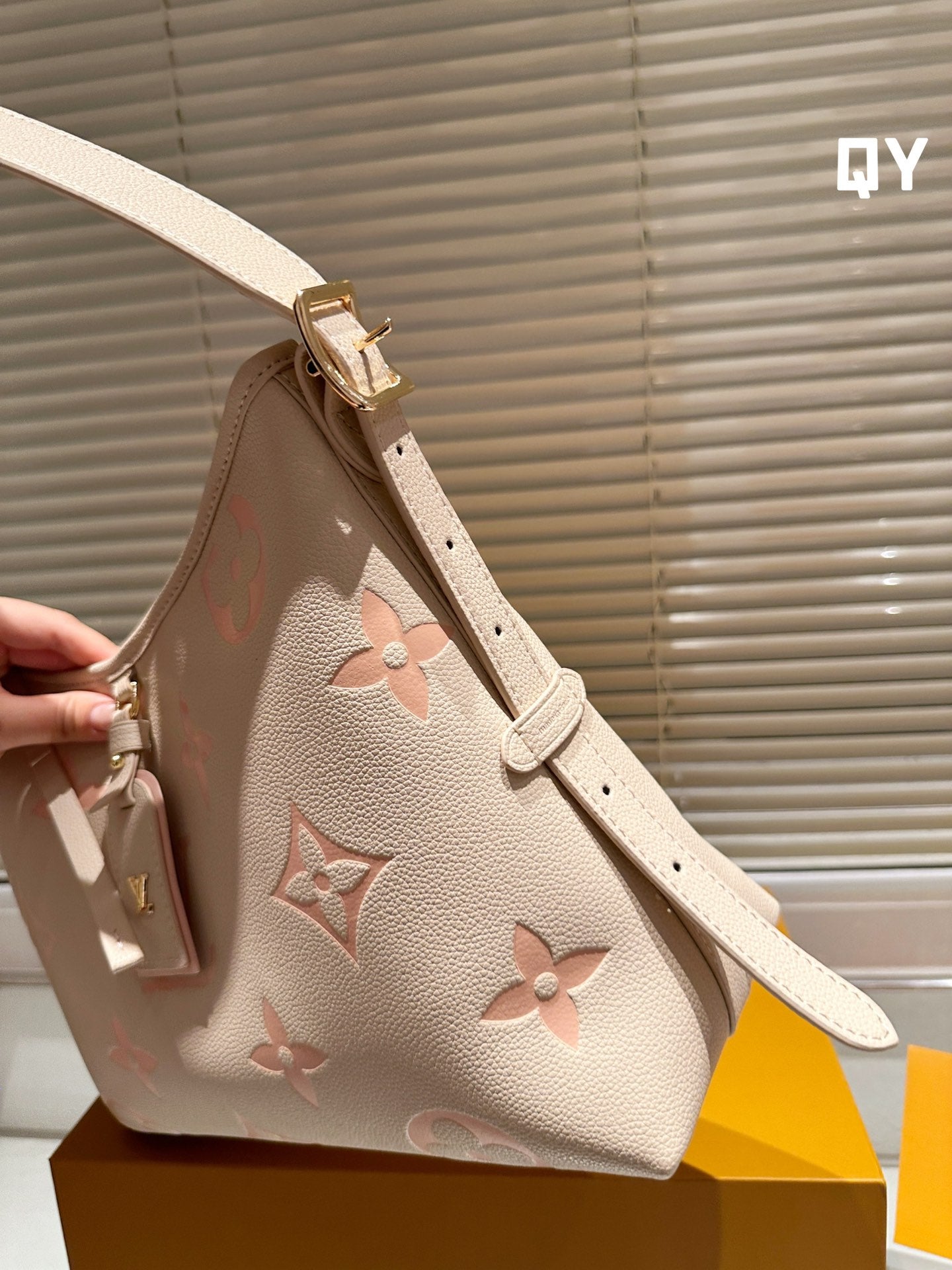 V fashion print Carryall new commuter bag 0724061303