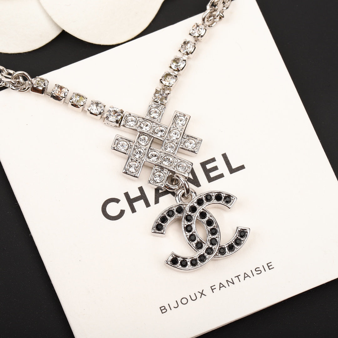 Fashionable Diamond Necklace Bow Necklace X091113