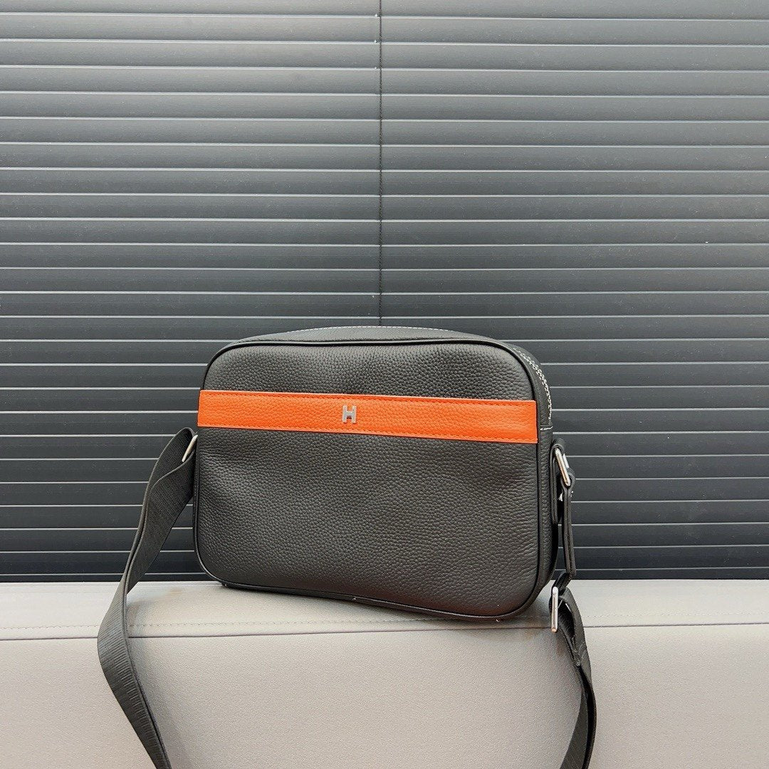 New Fashion Classic Versatile Men's Messenger Bag Crossbody Bag 1024020721