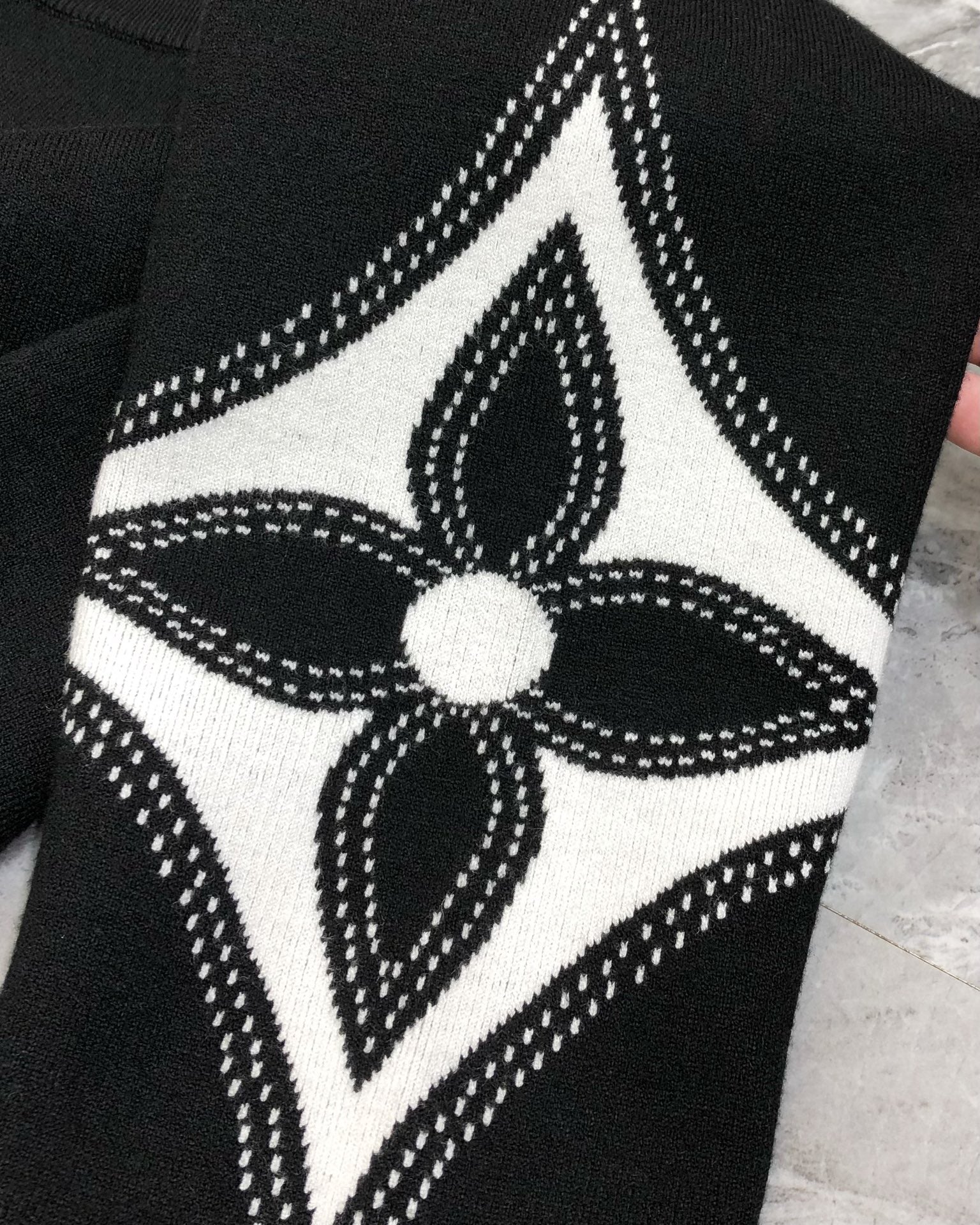 Men's Latest Crew Neck Sweater 1025100918