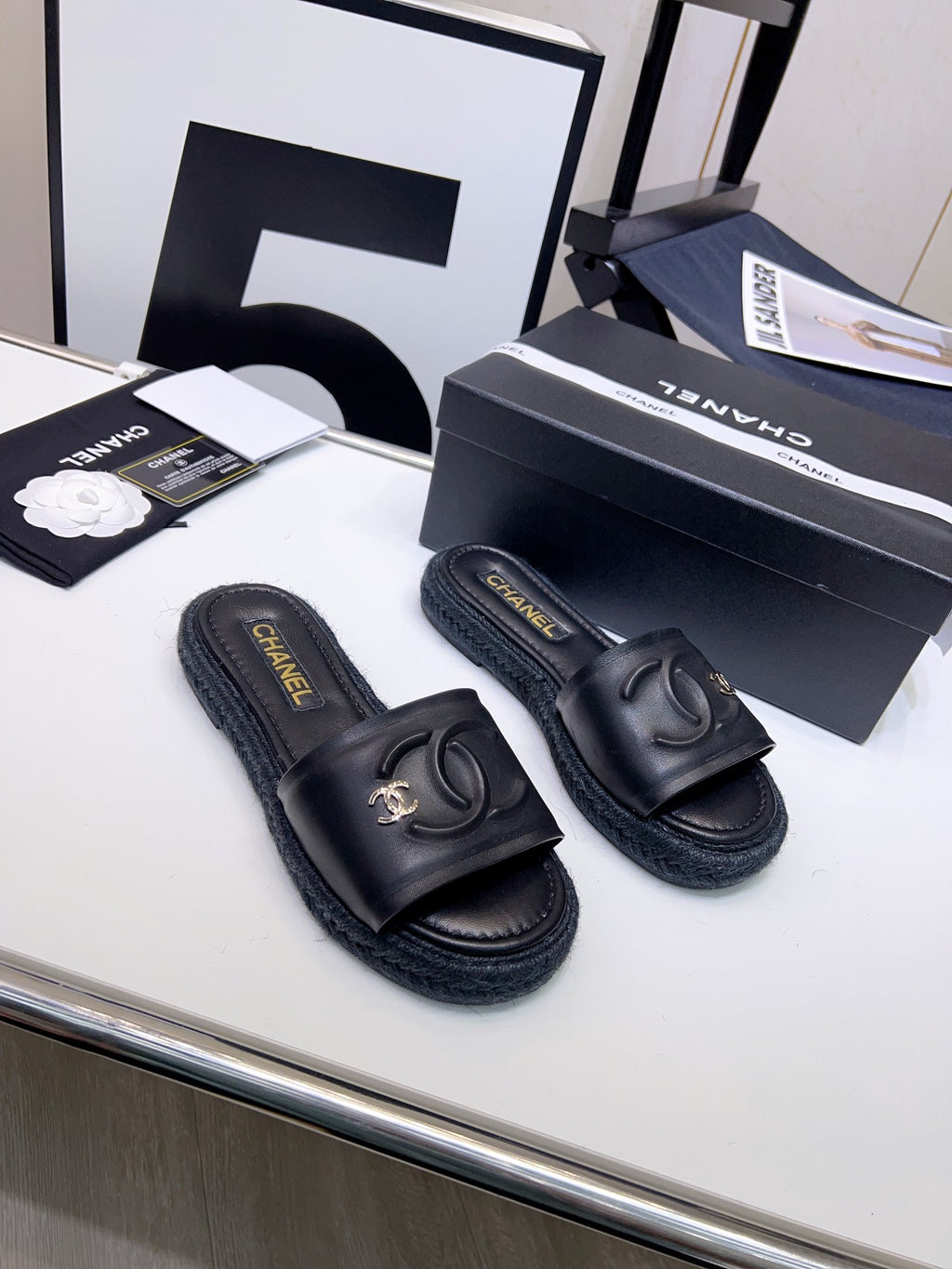 23 Ladies Fashion Luxury slipper and flip-flop S009