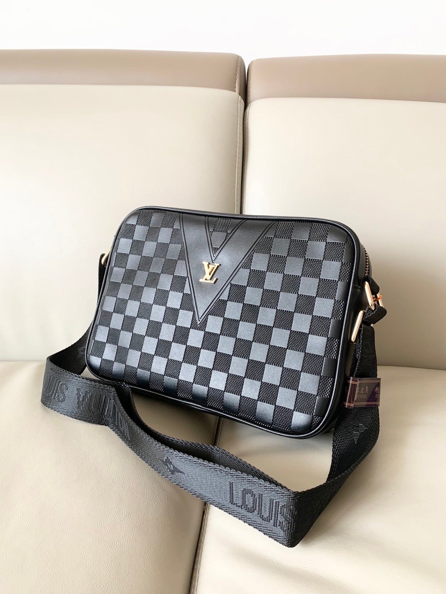 V fashion single-shoulder crossbody bag 0725061807