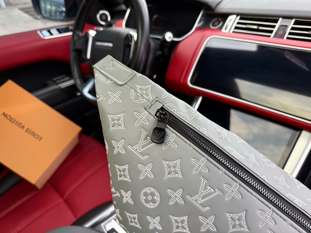 V classic monogram crossbody bag 0724110704