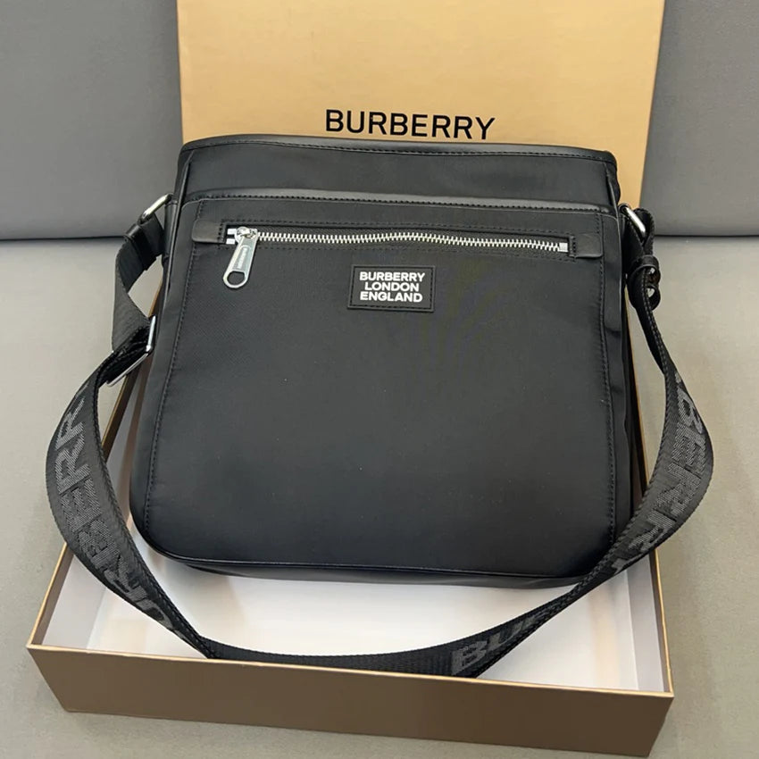 Men's versatile messenger bag 1024061211