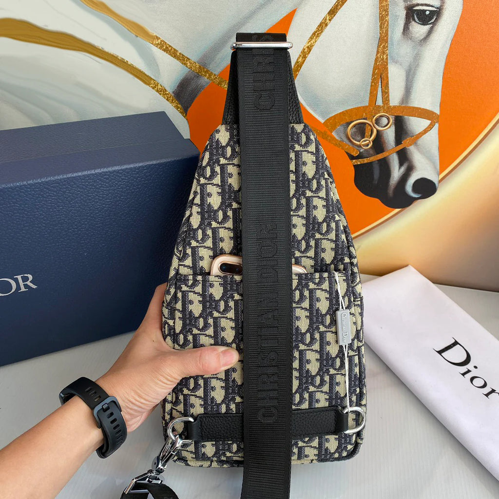 Fashion casual and handsome men's chest bag 1024070105