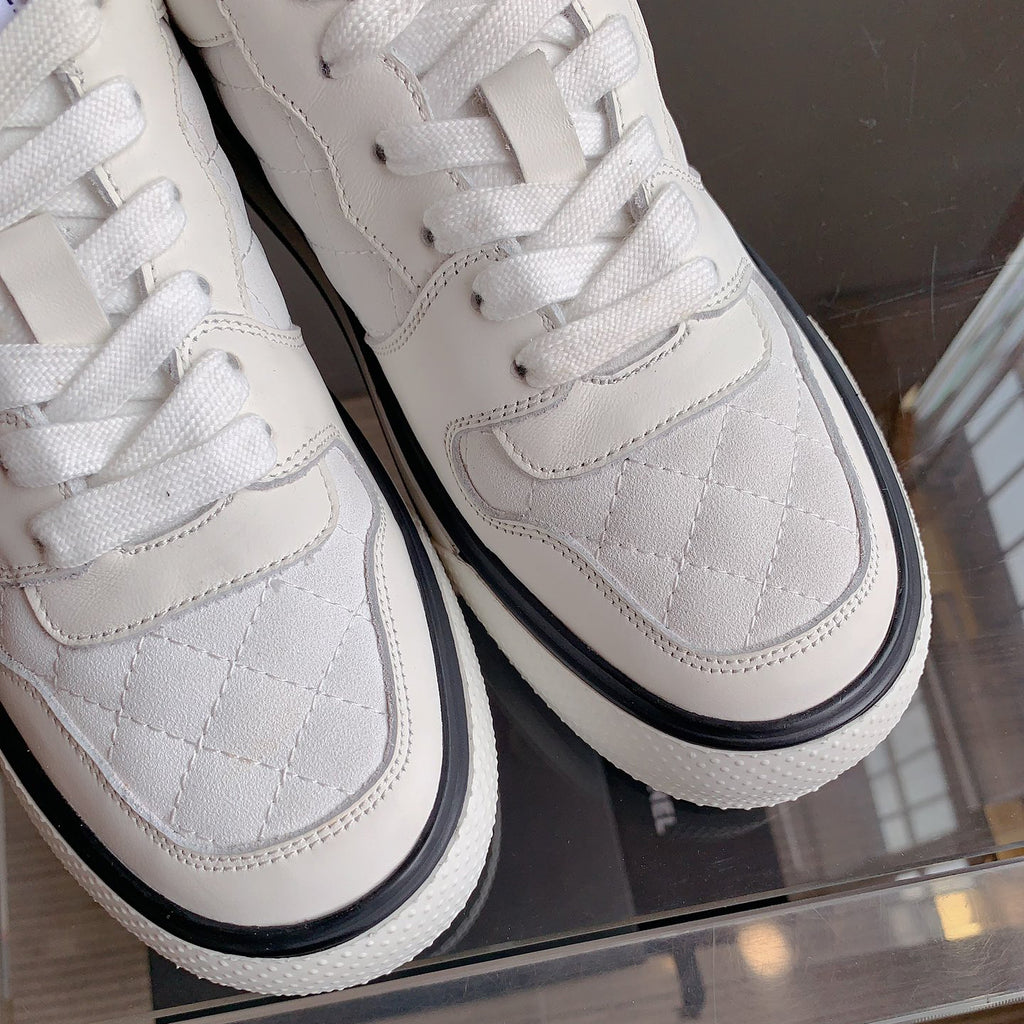 Classic versatile rhombus sneakers 1824061007