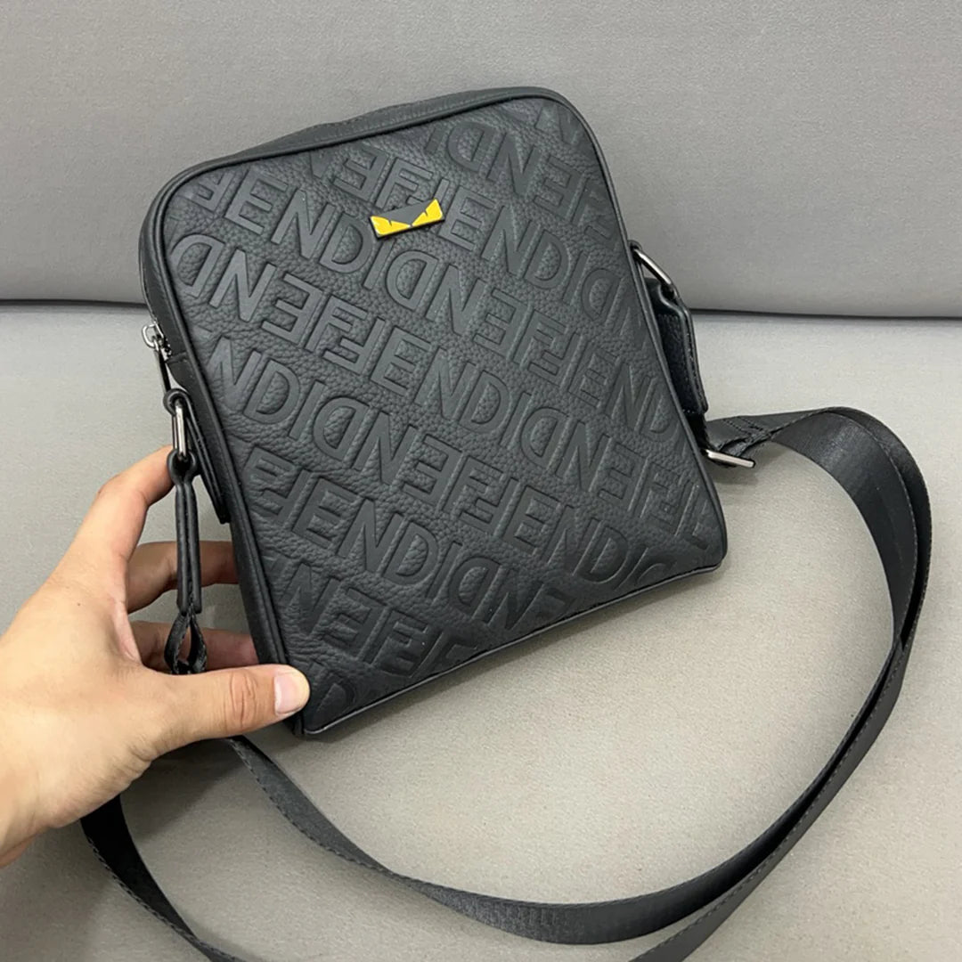 New Fashion Men's Cowhide Crossbody Bag 1024051407