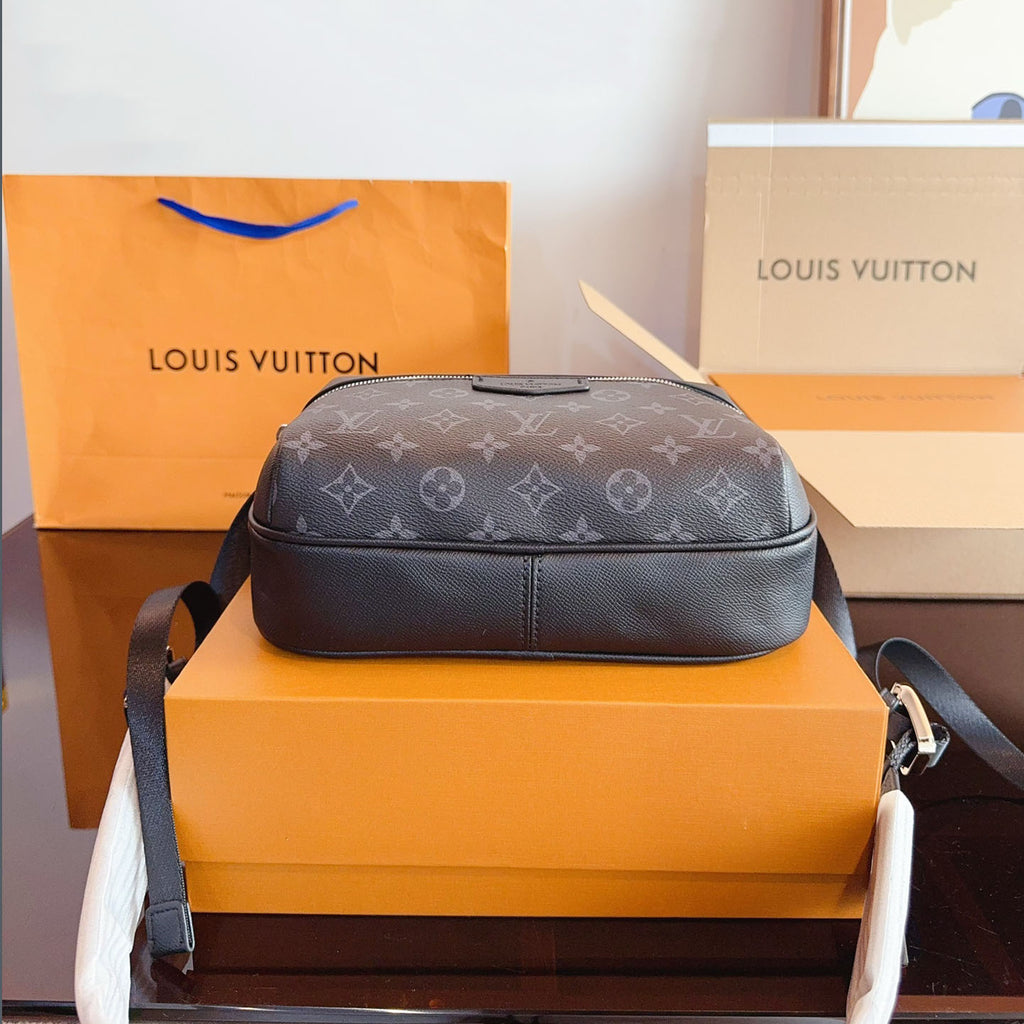 L New MESSENGER Men's Bag XC24092710