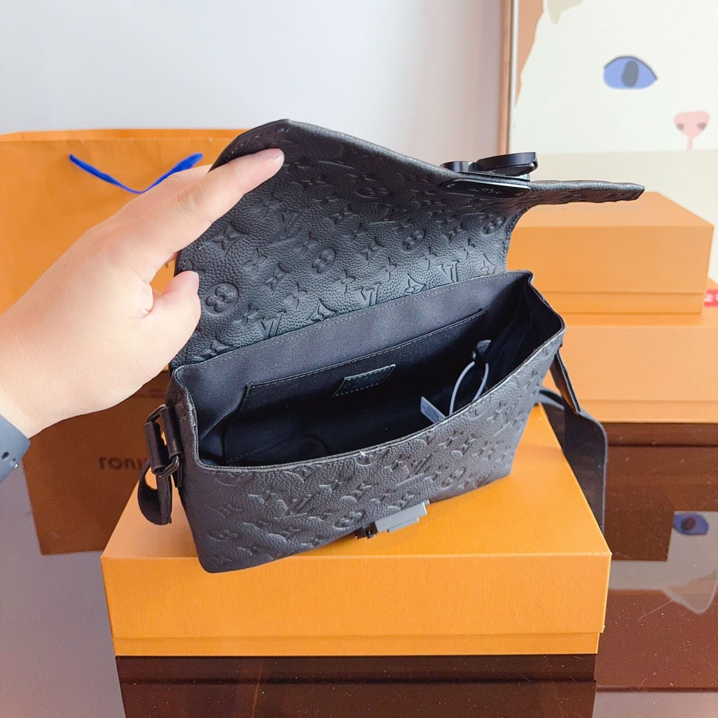 L Fashion Cowhide S-Ca¥e Messenger Bag XC24092703