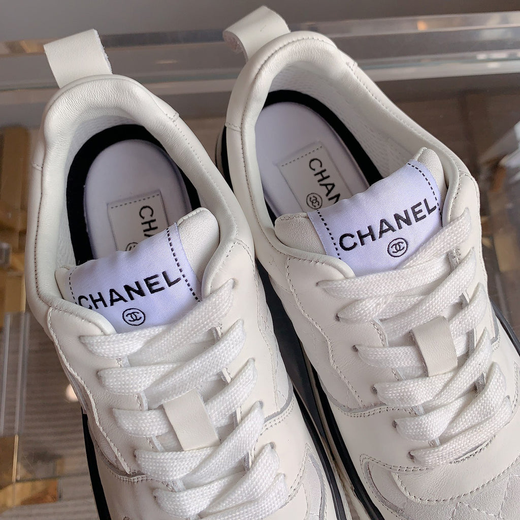Classic versatile rhombus sneakers 1824061007