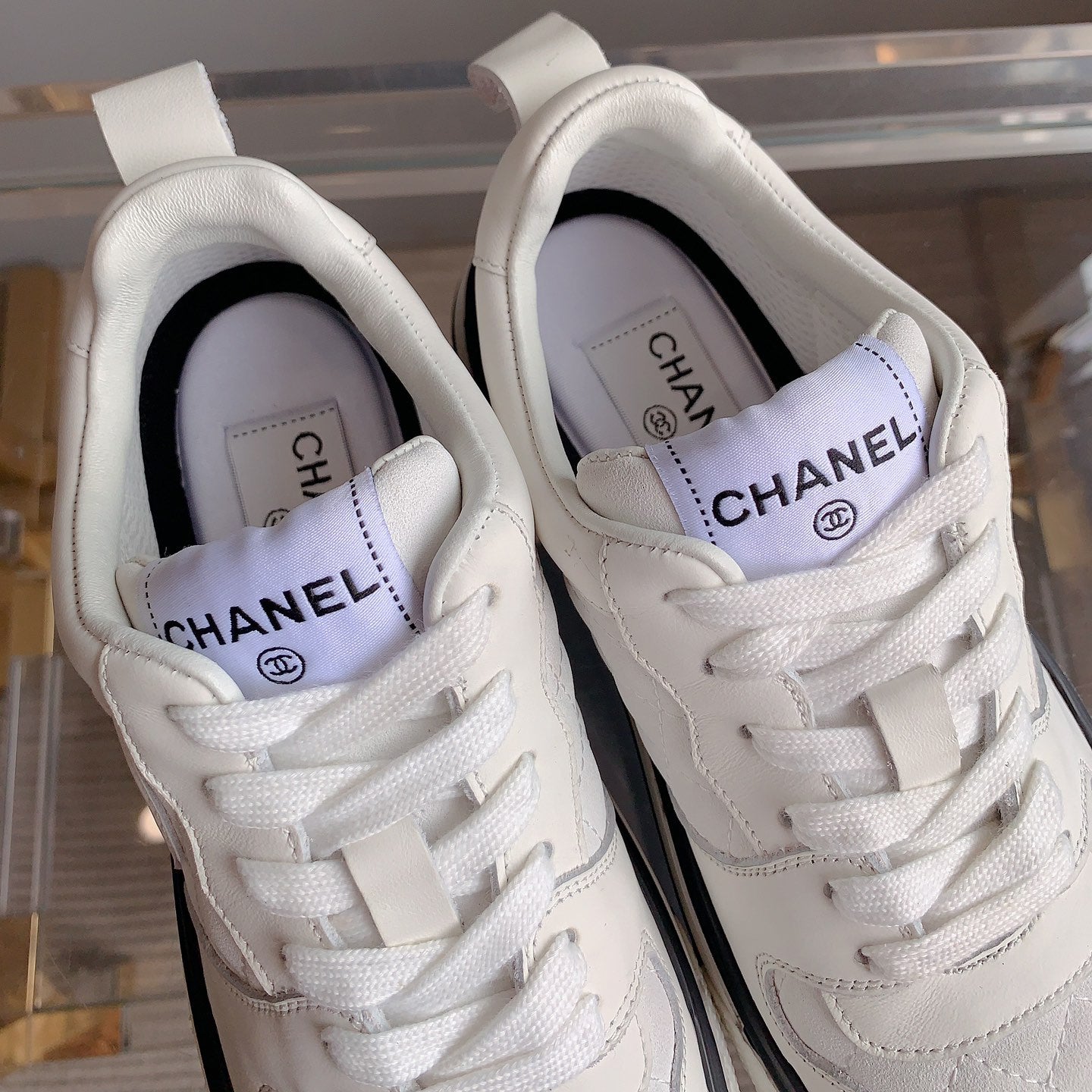 Classic versatile rhombus sneakers 1824061007