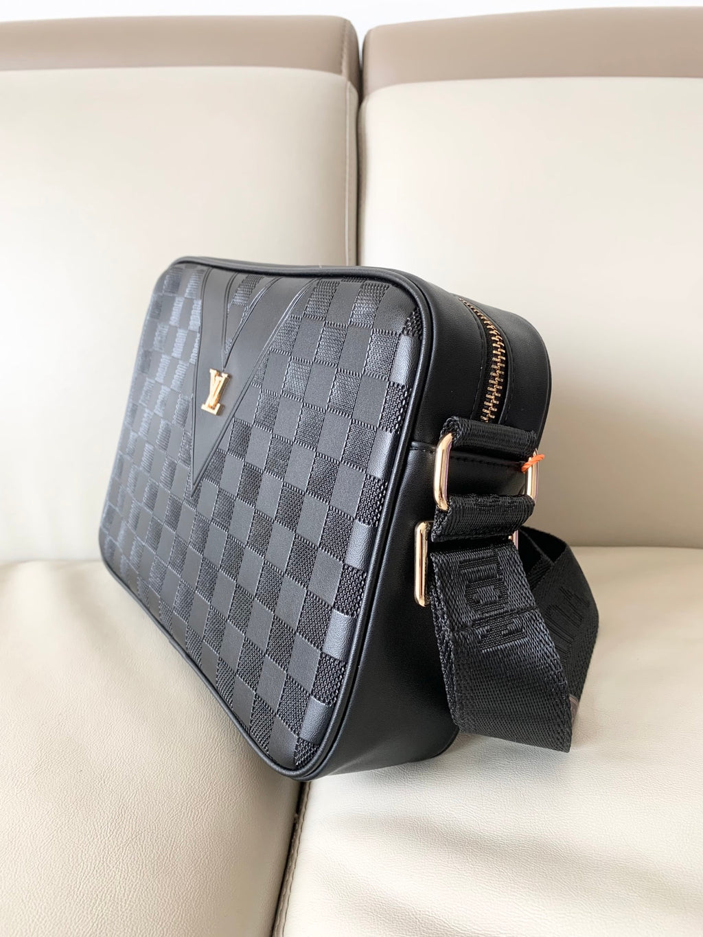 V fashion single-shoulder crossbody bag 0725061807