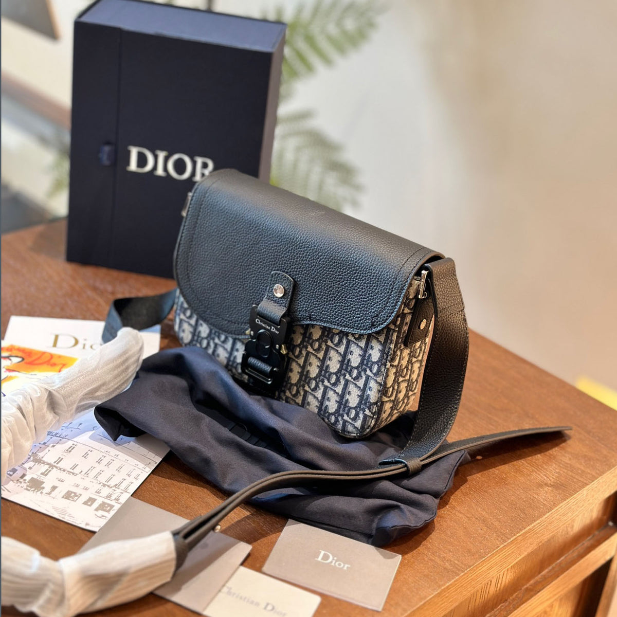DIO New Men's Saddle Messenger Bag XC24092709