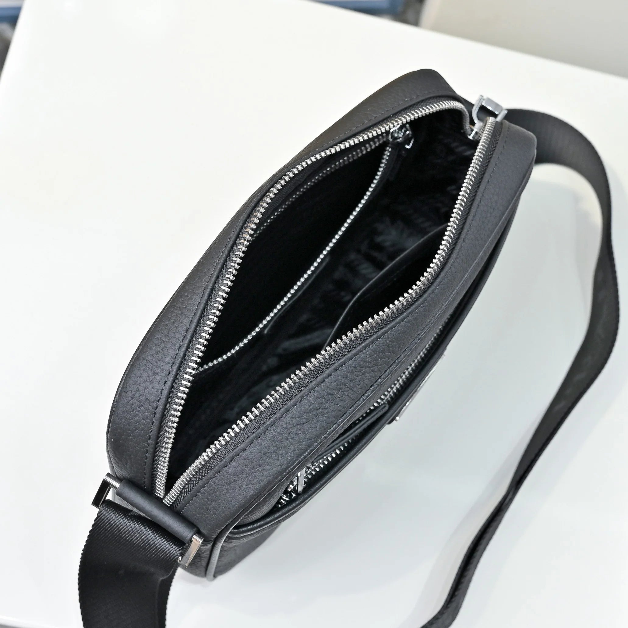 New Men's Shoulder Bag JP0625103003