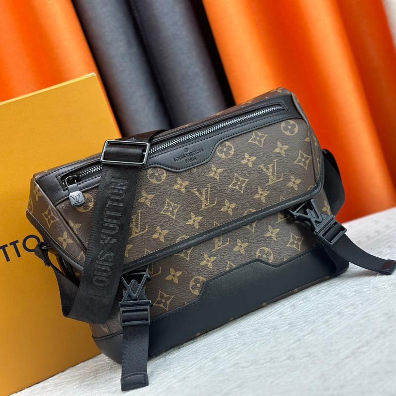 Fashionable large-capacity messenger bag 0725052701