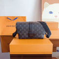 L S-Ca¥e Messenger Bag XC24092702