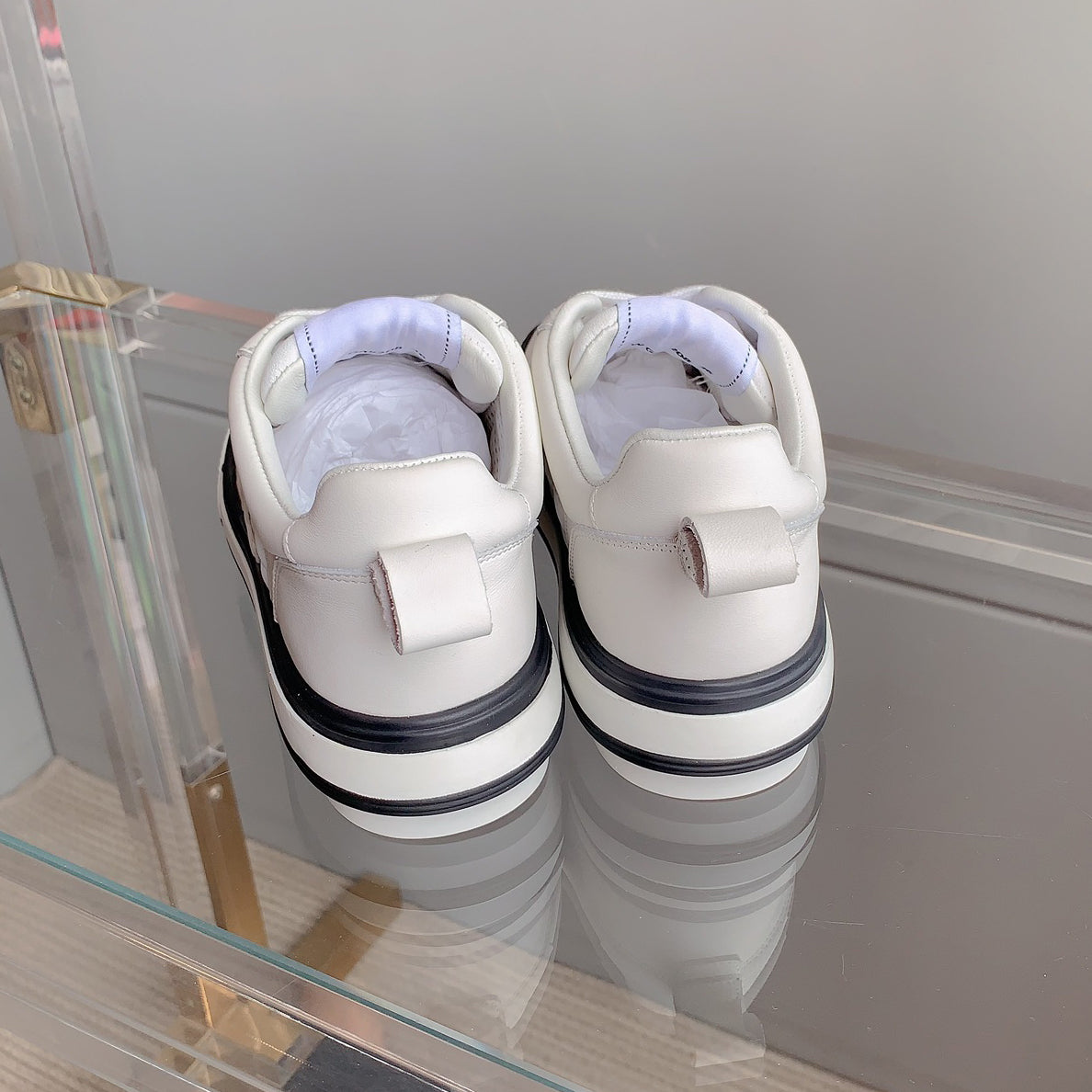 Classic versatile rhombus sneakers 1824061007