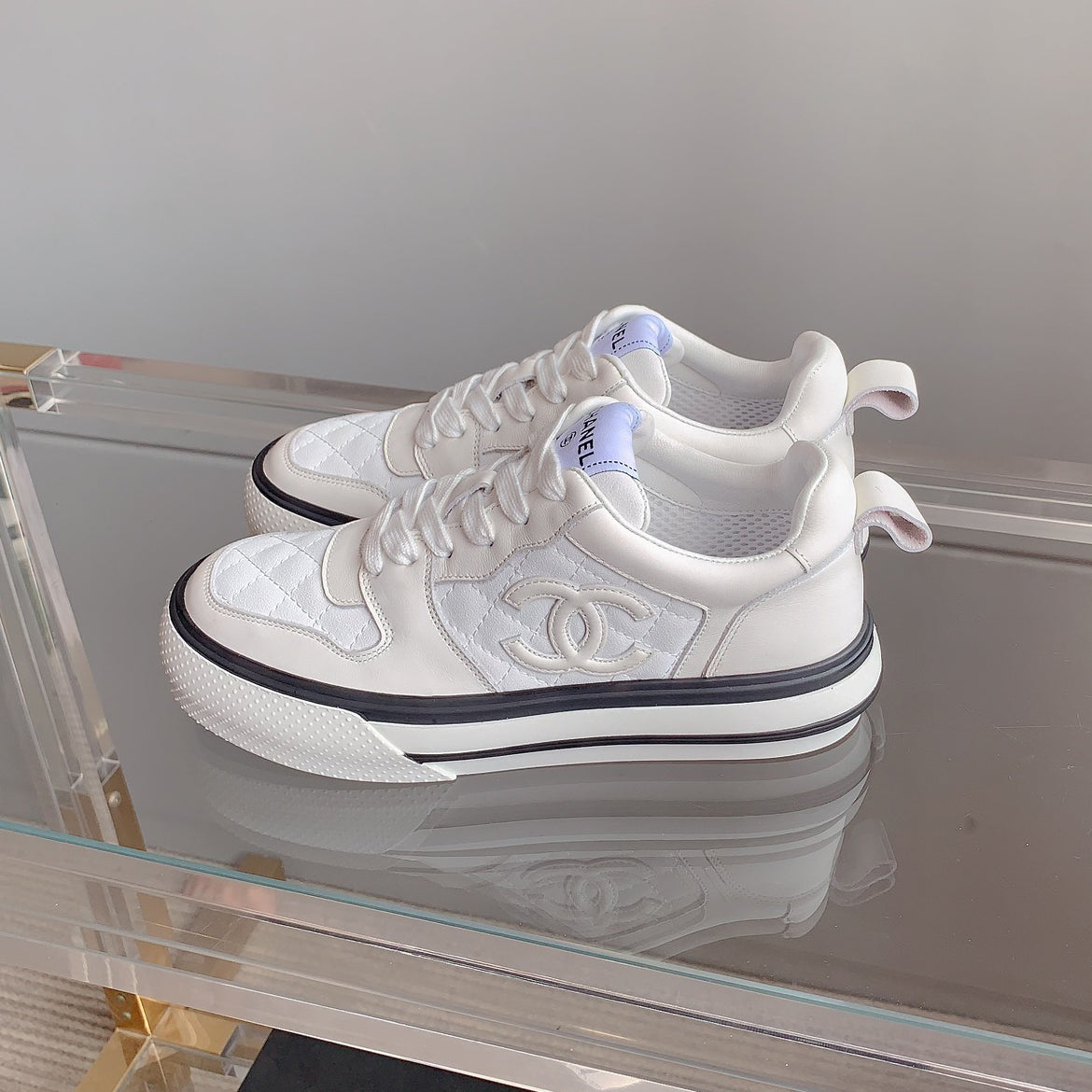 Classic versatile rhombus sneakers 1824061007