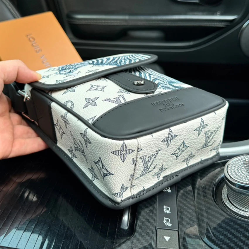 New men's fashion printed crossbody bag 1024061301