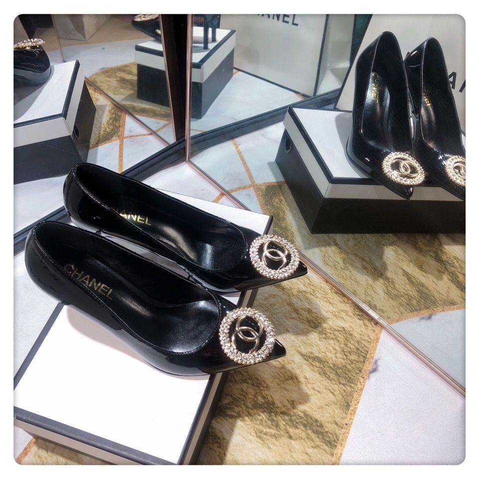 Simple and Versatile High Heels 0823120506