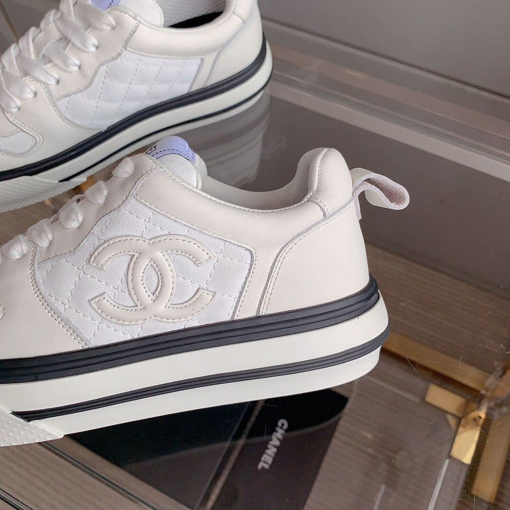 Classic versatile rhombus sneakers 1824061007