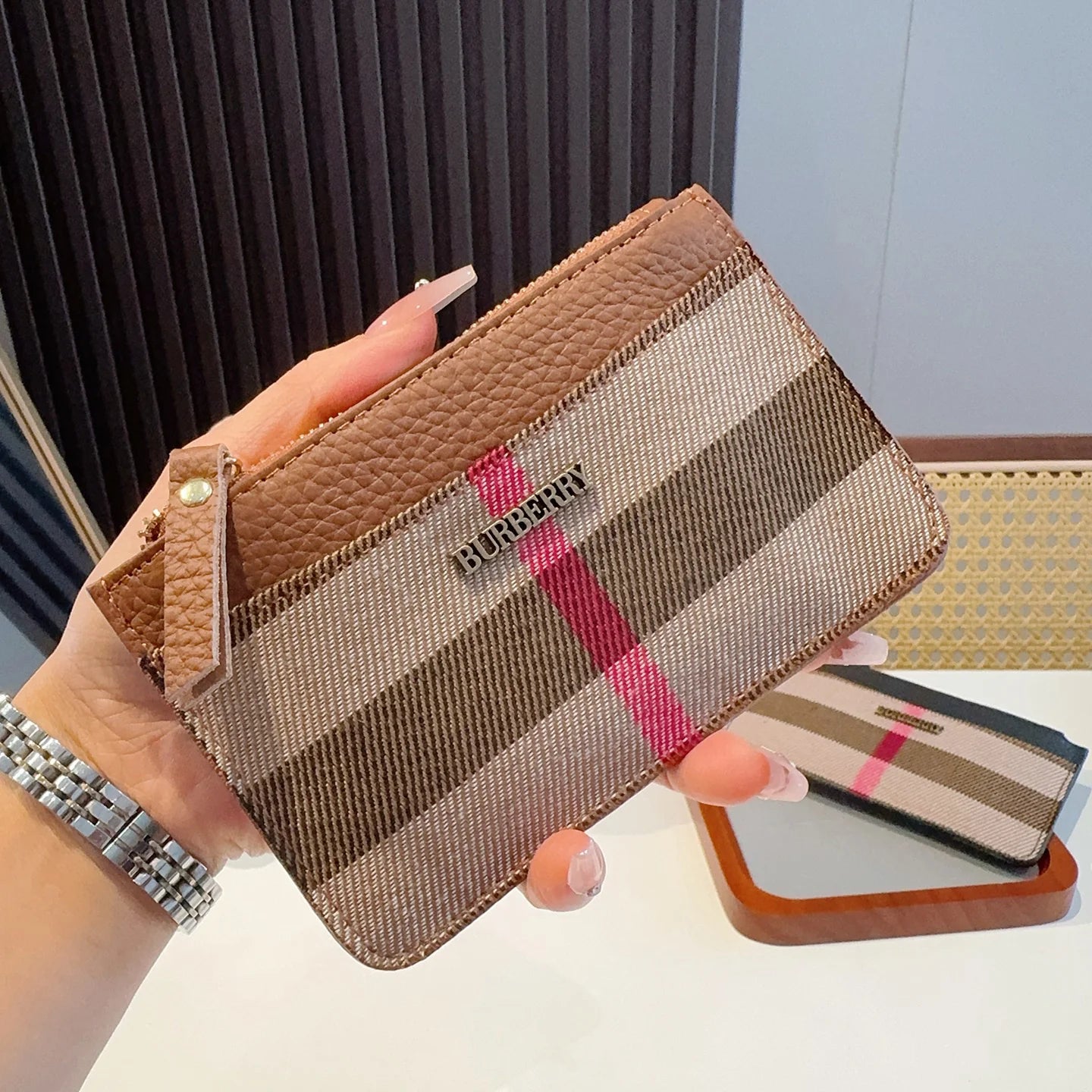 Compact and lightweight coin and key bag 1025061301
