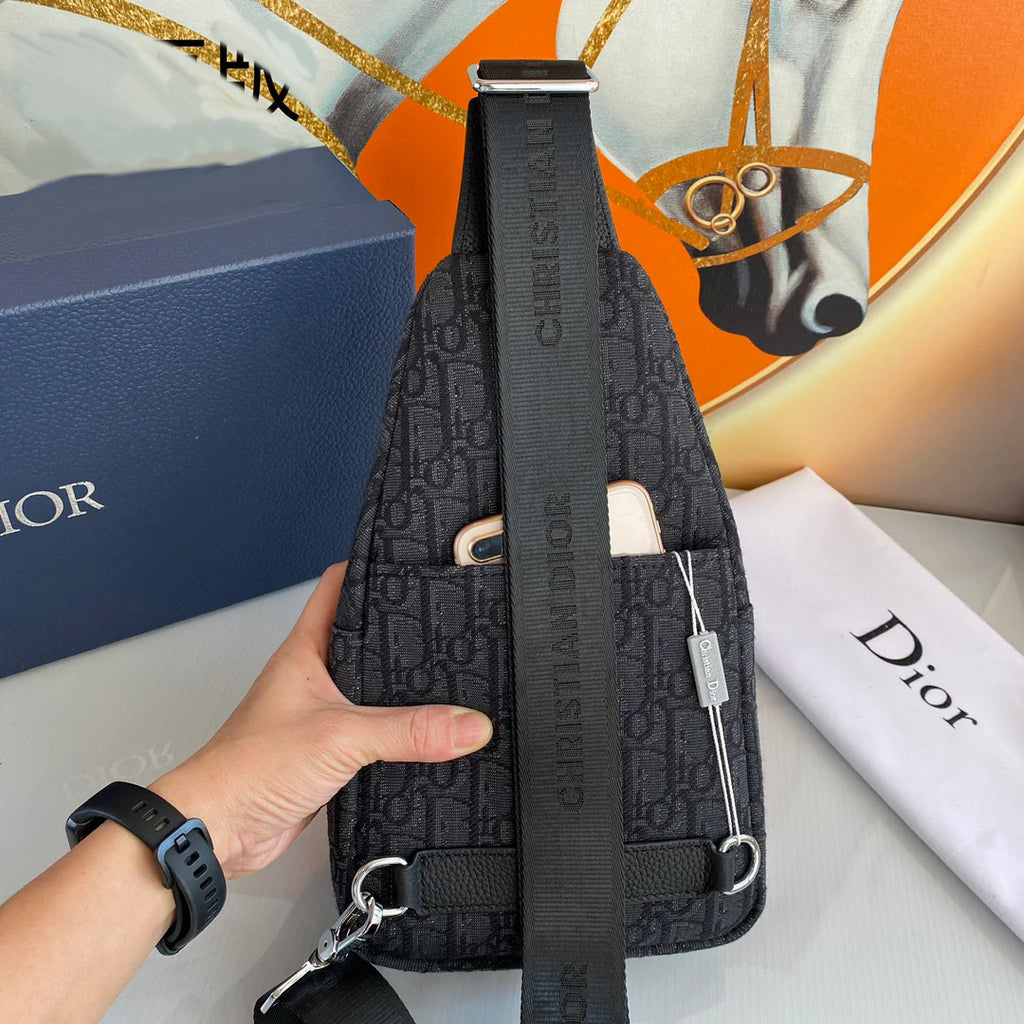 Fashion casual and handsome men's chest bag 1024070104
