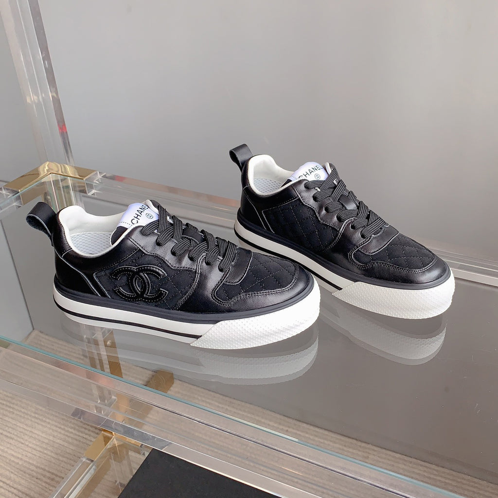 Classic versatile rhombus sneakers 1824061007