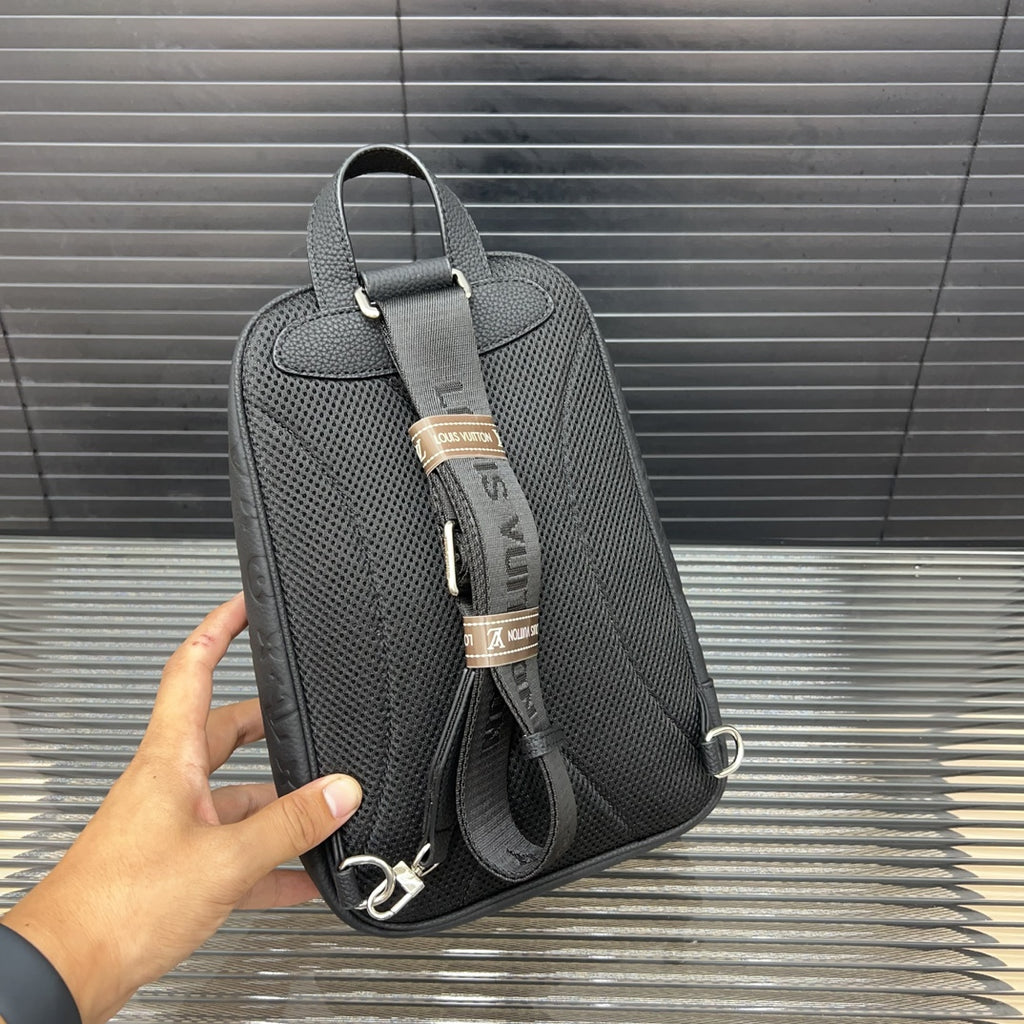 L Cowhide chest bag/crossbody shoulder bag XC24092717