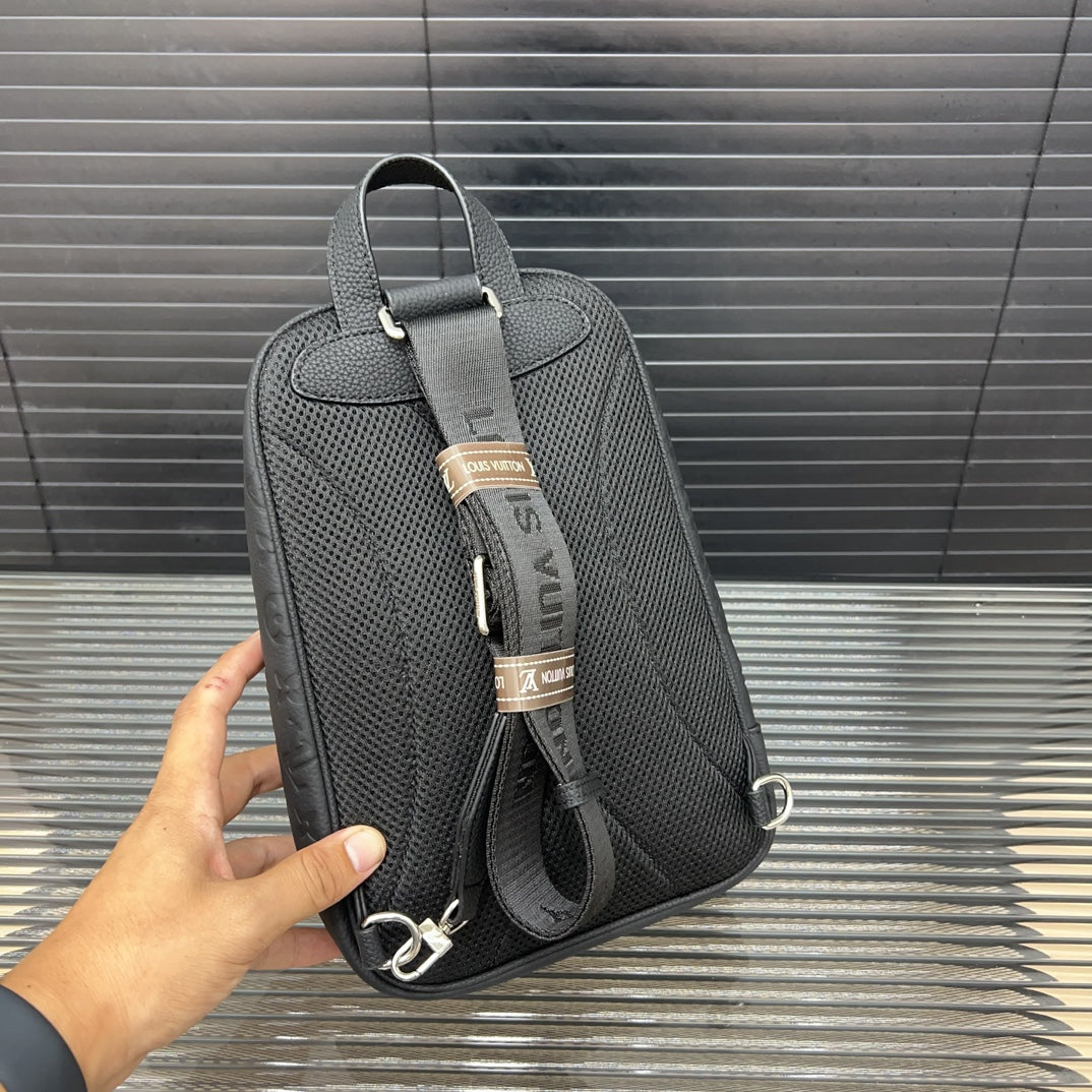 L Cowhide chest bag/crossbody shoulder bag XC24092717