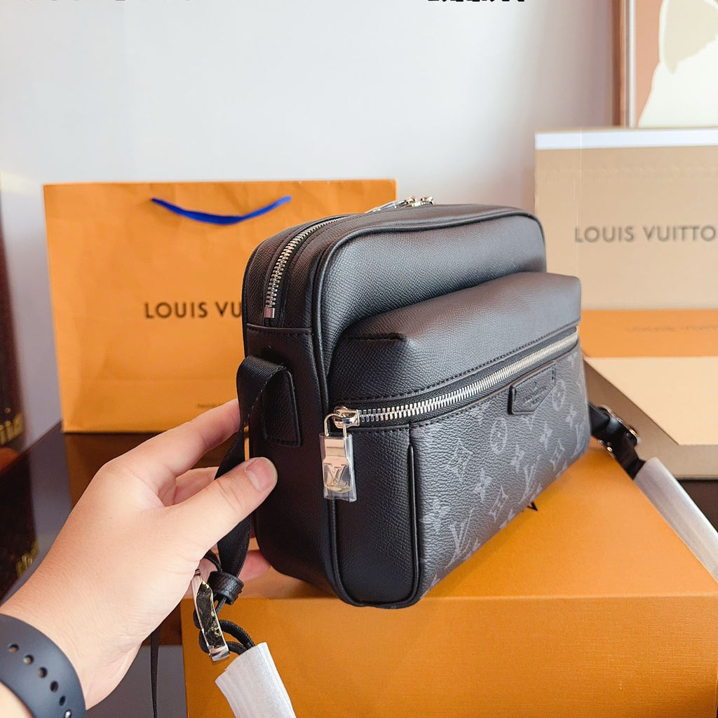 L New MESSENGER Men's Bag XC24092710