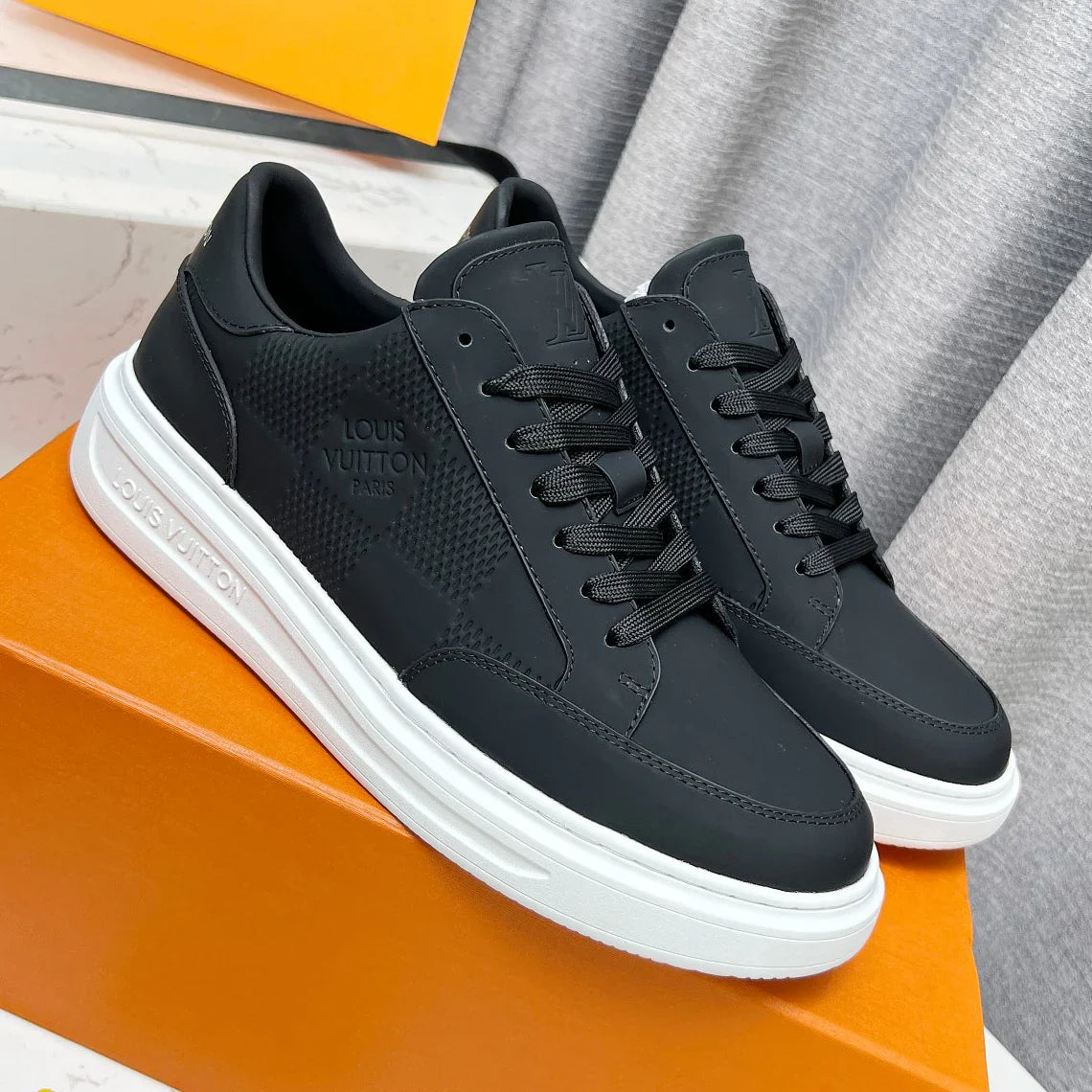 New thick-soled casual sneakers 1024121821