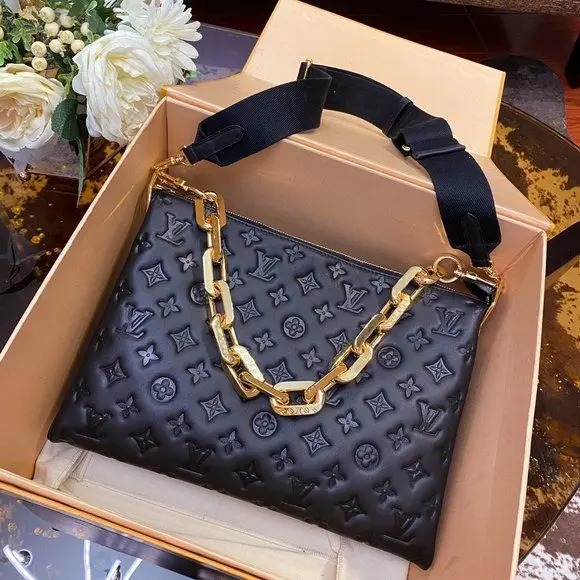 L Coussin MM Bag Black 0424031807
