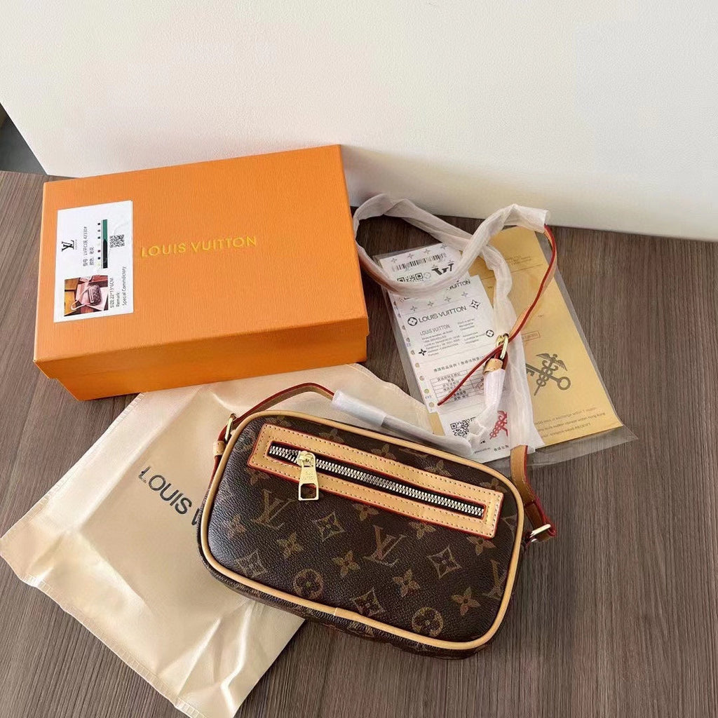 Old-Fashioned Smiling Bag XC0823091803