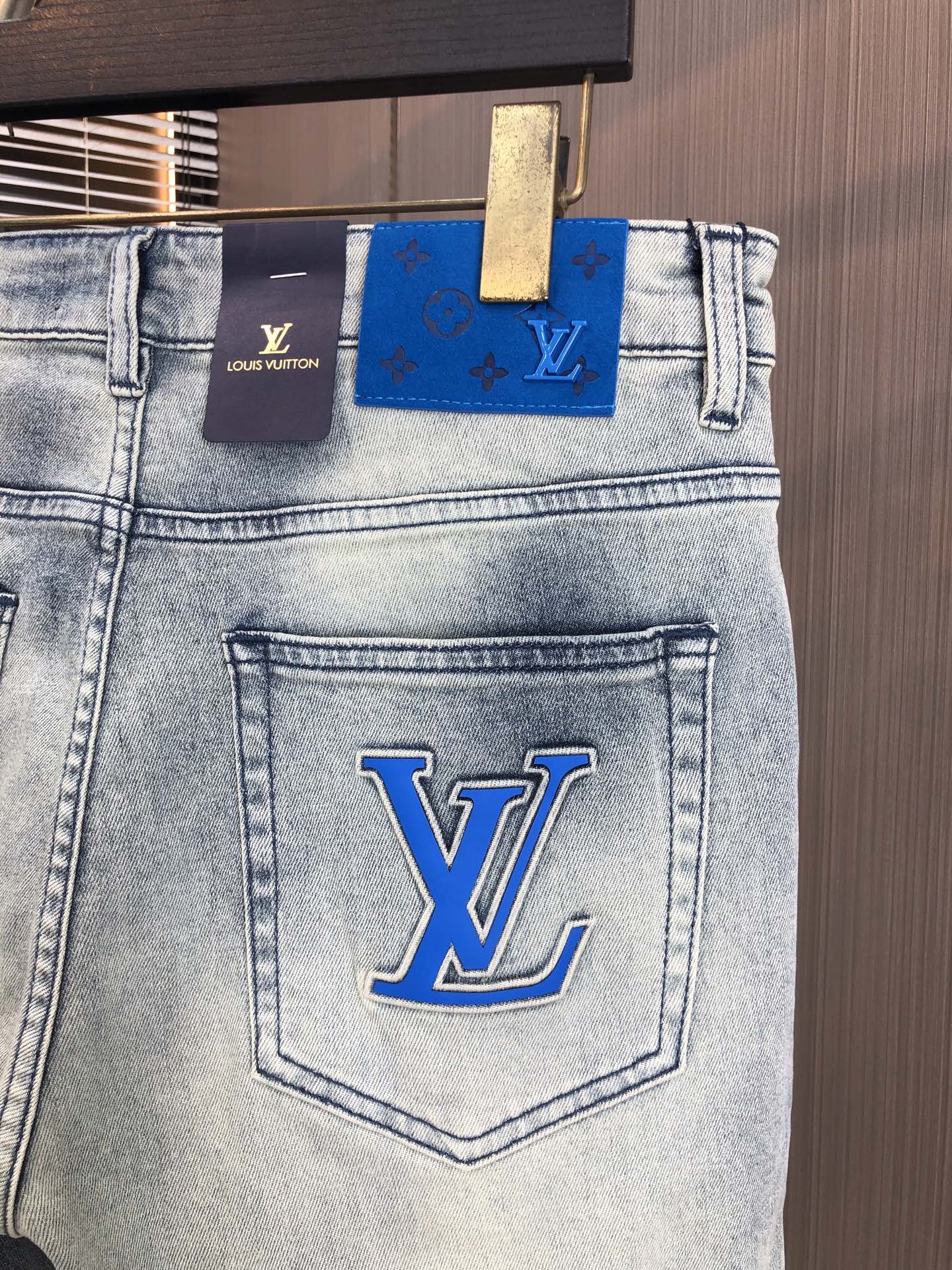 V Spring/Summer Slim Fit Straight Leg Jeans 0726051910