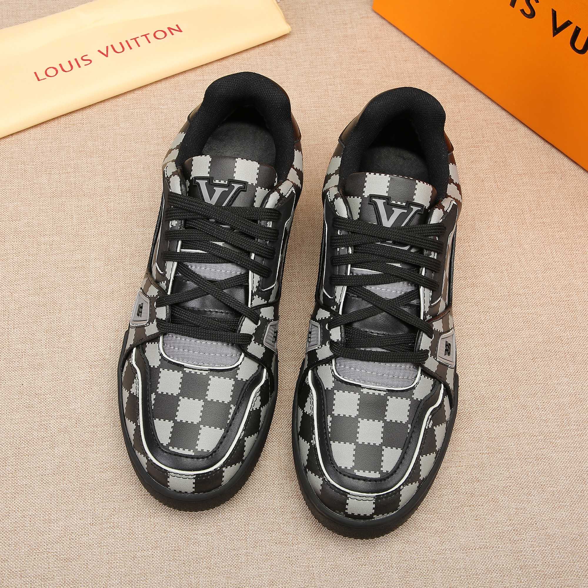 V Fashion Classic Textured Sneakers 0724031505