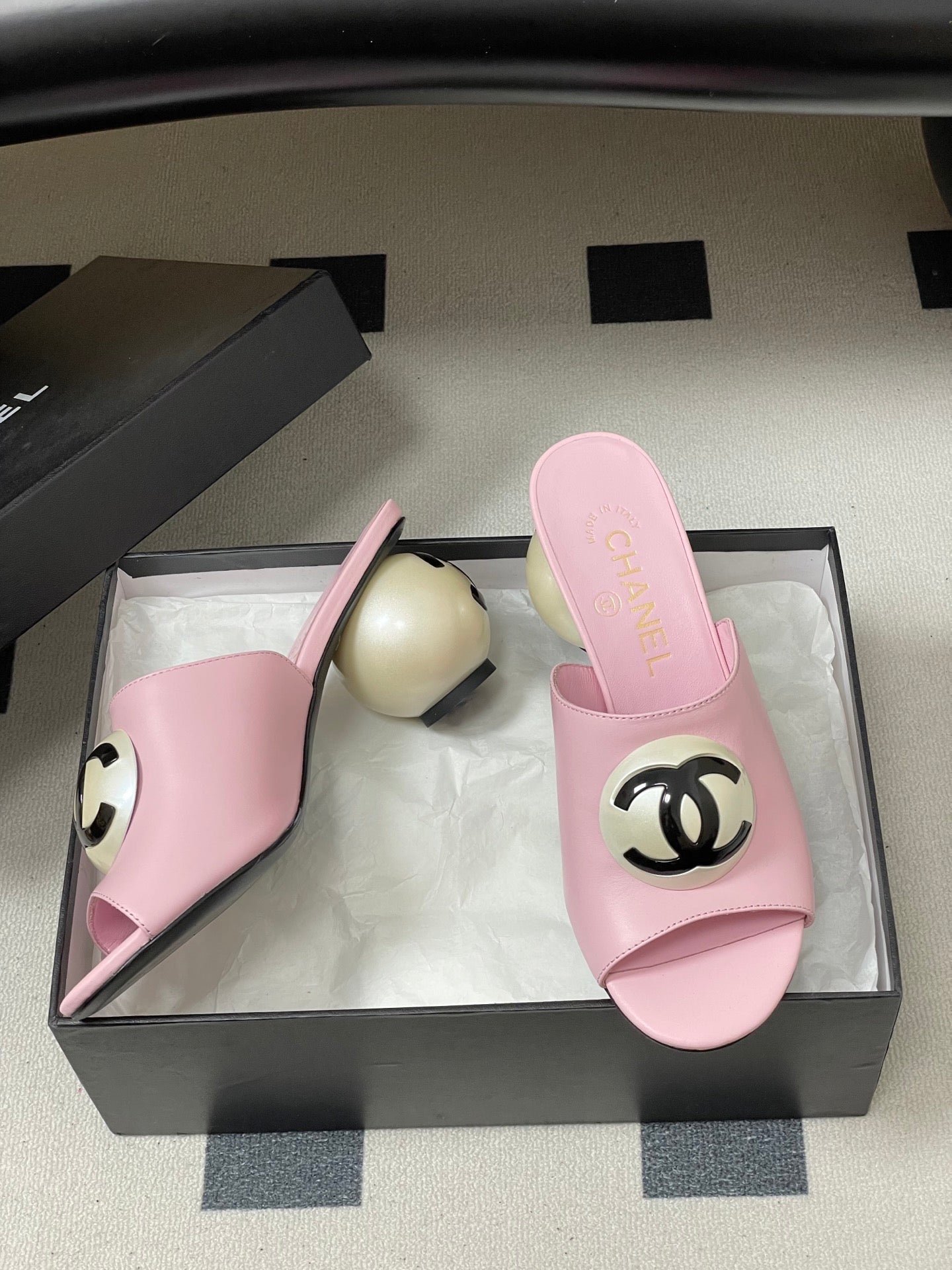 26SS New Women's Giant Pearl Slippers 0726031006