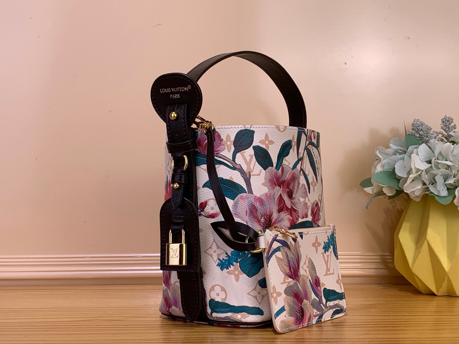L & V Stylish Cowhide Flower HandBag M0726051904